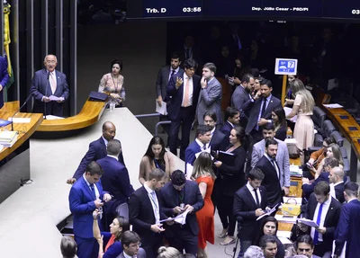Deputados durante sessão na Câmara Federal