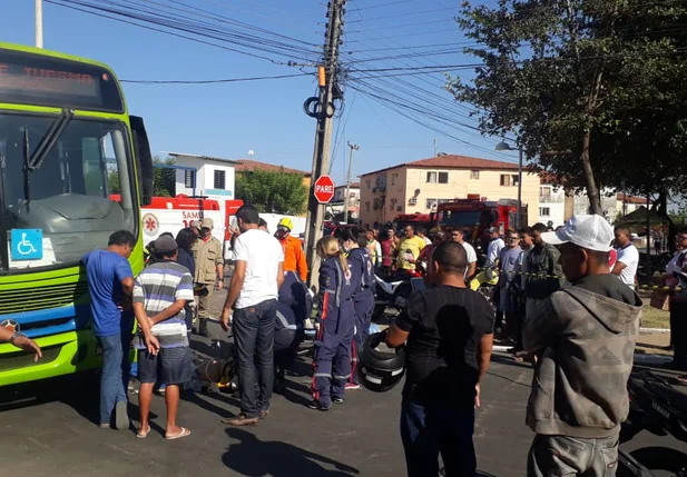 Acidente na praça do bairro Tancredo Neves