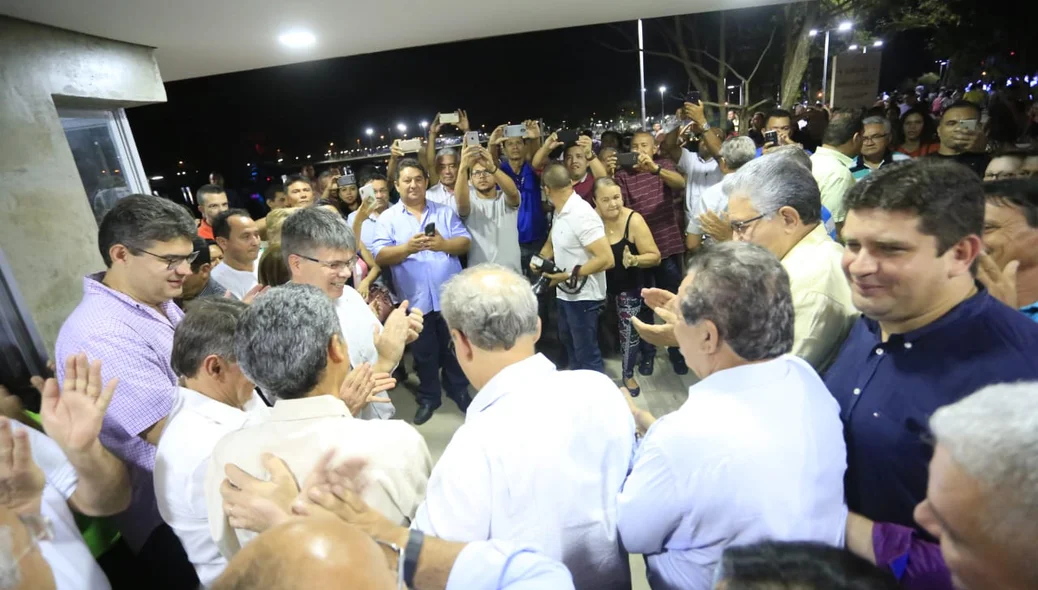Firmino Filho inaugura parque no bairro Mocambinho