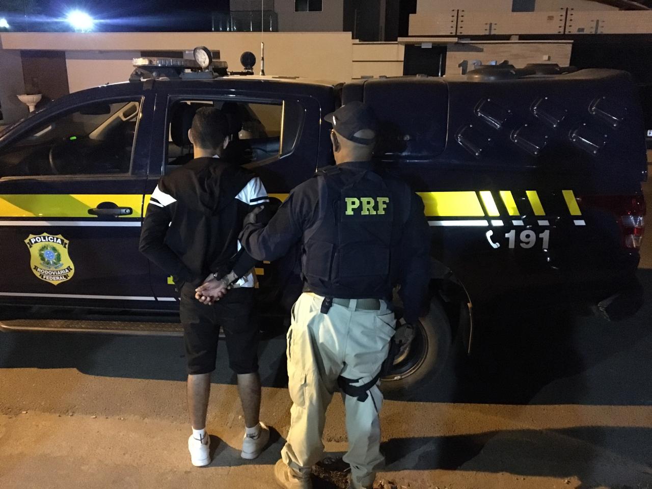 Polícia Rodoviária Federal cumpre mandado de prisão