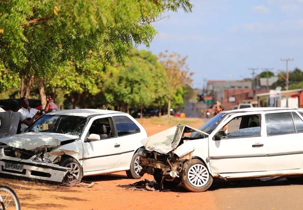 Dois gols colidem de frente na Vila Santa Bárbara em Teresina