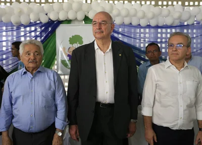 Firmino Filho ao lado do senador Elmano Férrer e do ministro Osmar Terra
