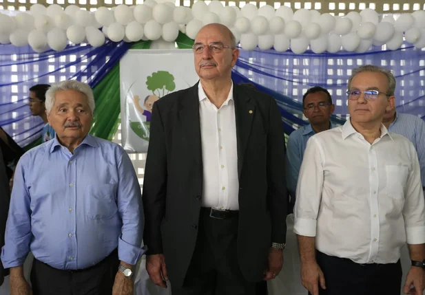 Firmino Filho ao lado do senador Elmano Férrer e do ministro Osmar Terra