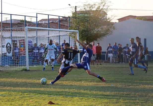 Jogada de perigo na área do 89
