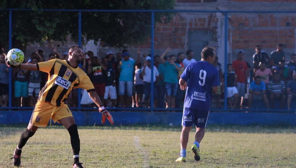 Reposição de bola para a equipe do Inforcopy