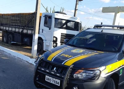 Veículo apreendido pela PRF durante abordagem em Alegrete do Piauí