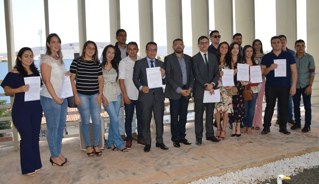Empossados com o prefeito Padre Walmir e o procurador Maycon Luz