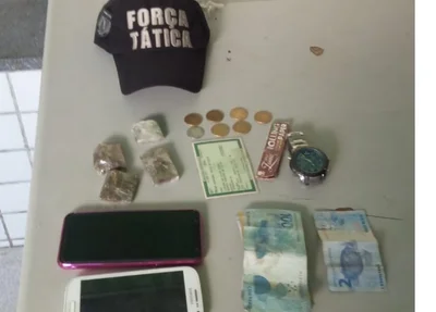 Objetos encontrados junto com os suspeitos