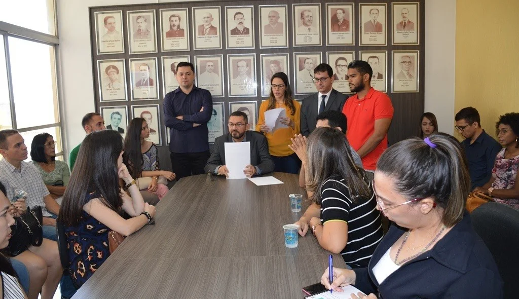 Posse de 28 aprovados em concurso público