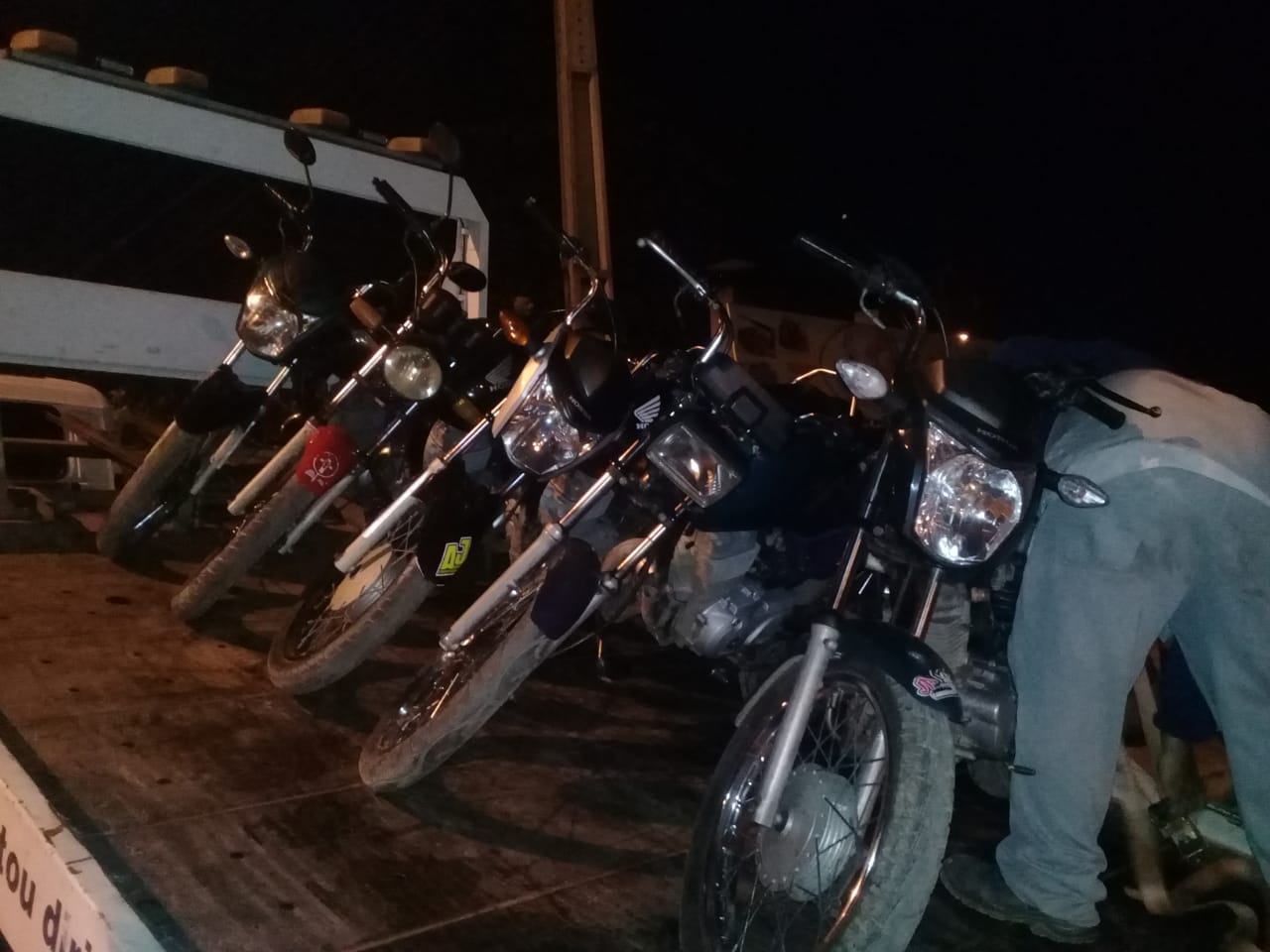 Veículos foram removidos