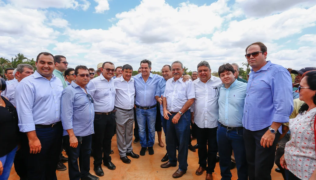 Autoridades presente na inauguração da ponte 