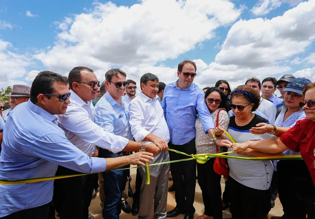 Inauguração da Ponte sobre o Rio Gameleira em Beneditinos