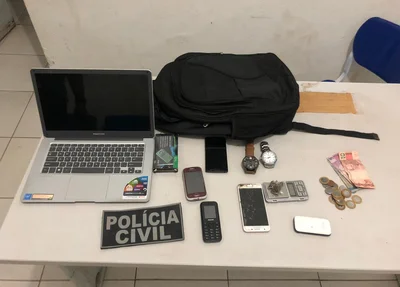 Objetos encontrados na casa do suspeito
