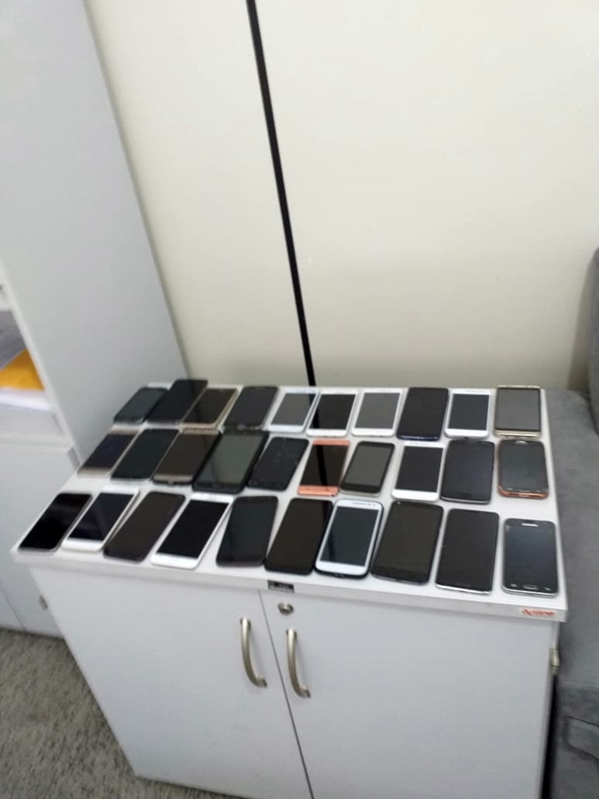 Celulares roubados que serão restituídos aos donos