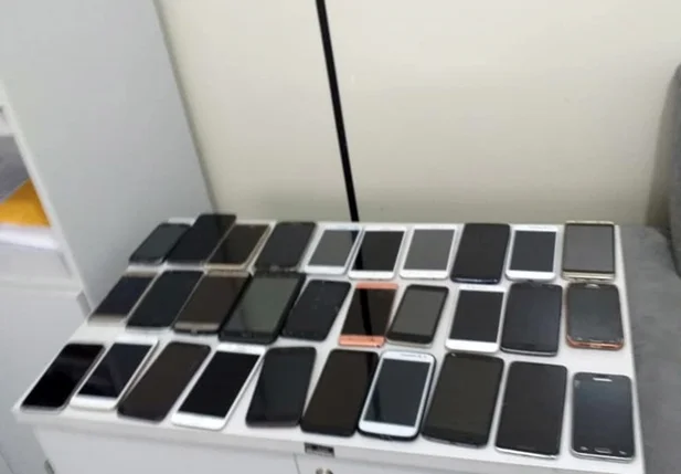 Celulares roubados que serão restituídos aos donos