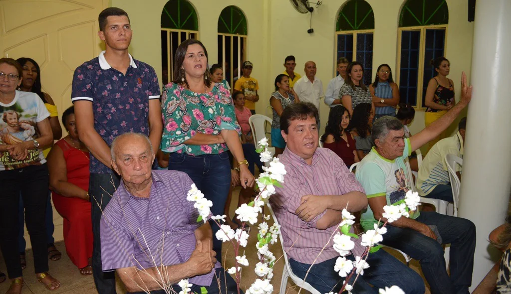 Deputado Nerinho assiste a novena-missa