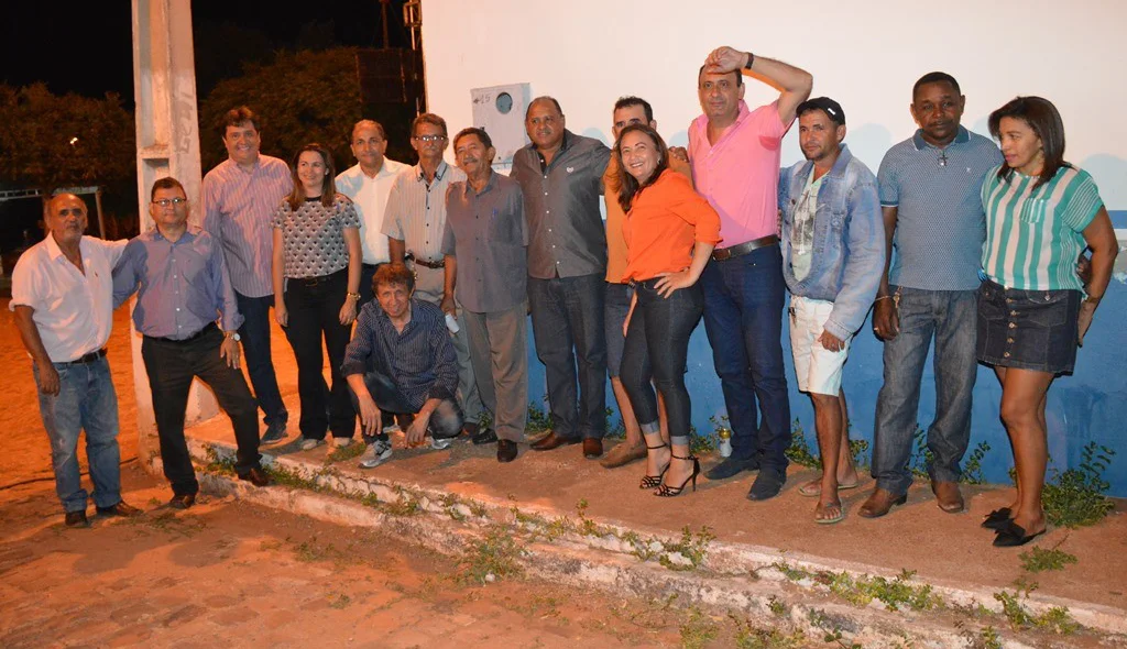 Deputado Nerinho posa ao lado de Correligionários e amigos