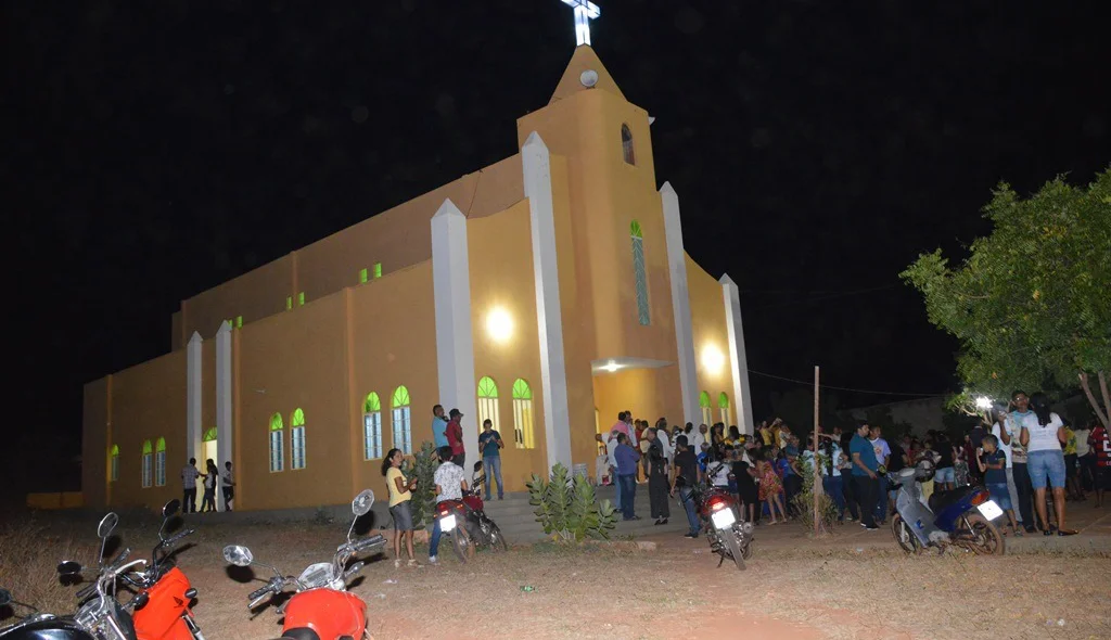 Igreja do povoado Torrões, em Picos