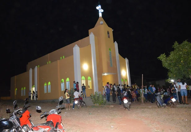 Igreja do povoado Torrões, em Picos