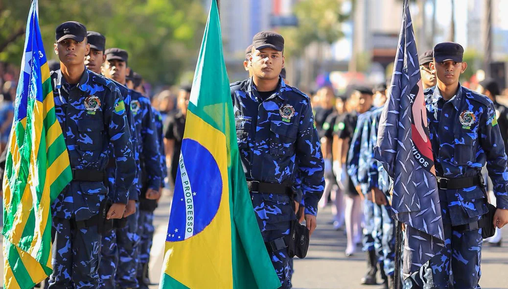 Pelotão de frente do projeto social Força Jovem