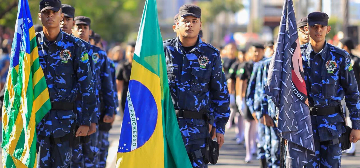 Pelotão de frente do projeto social Força Jovem