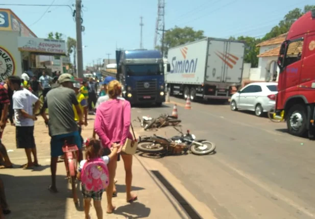 Motoqueiro morre em acidente com três veículos na BR 343 