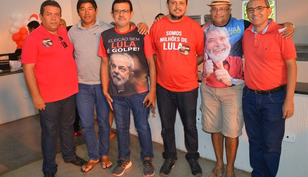 Presidente eleito com lideranças do PT