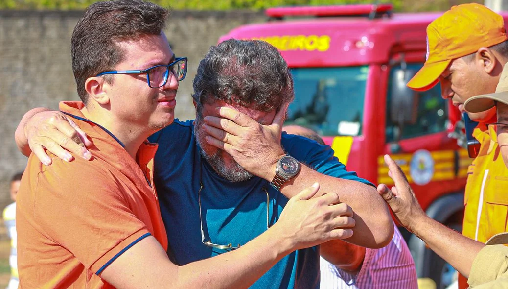 Momento em que o pai se depara com corpo do filho