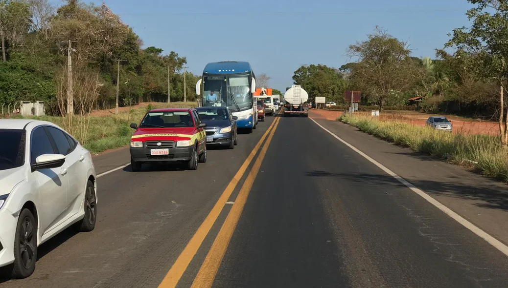 Trânsito ficou lento após o acidente na BR 343
