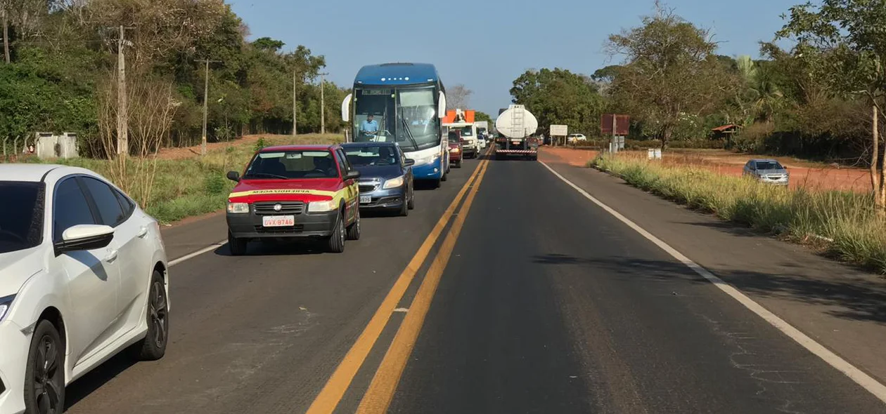 Trânsito ficou lento após o acidente na BR 343