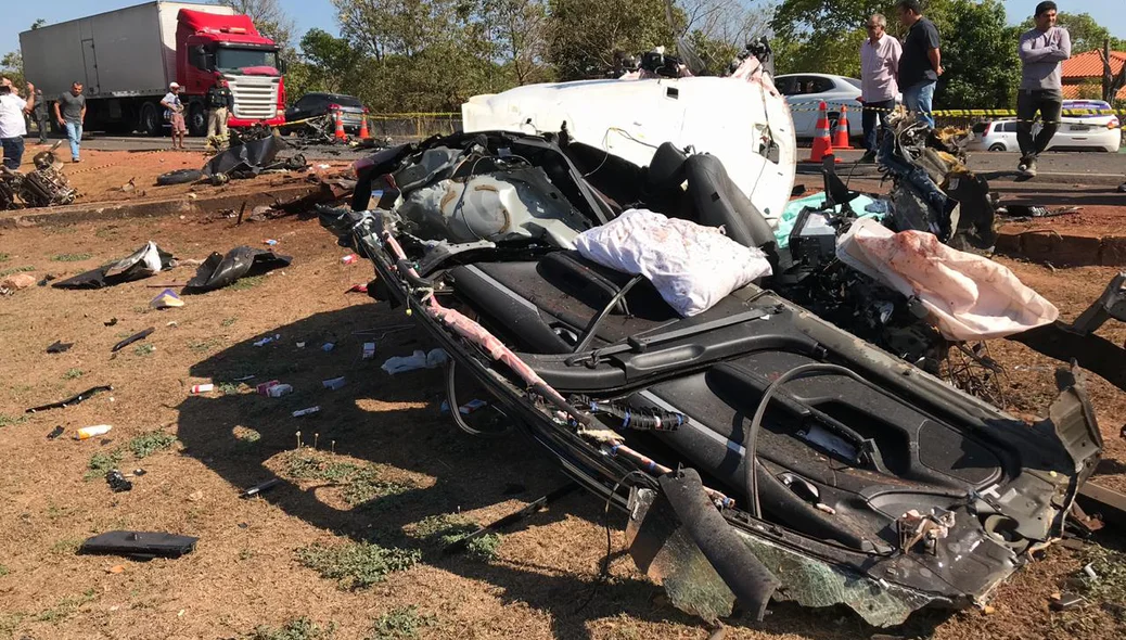 Veículo do médico ficou completamente destruído