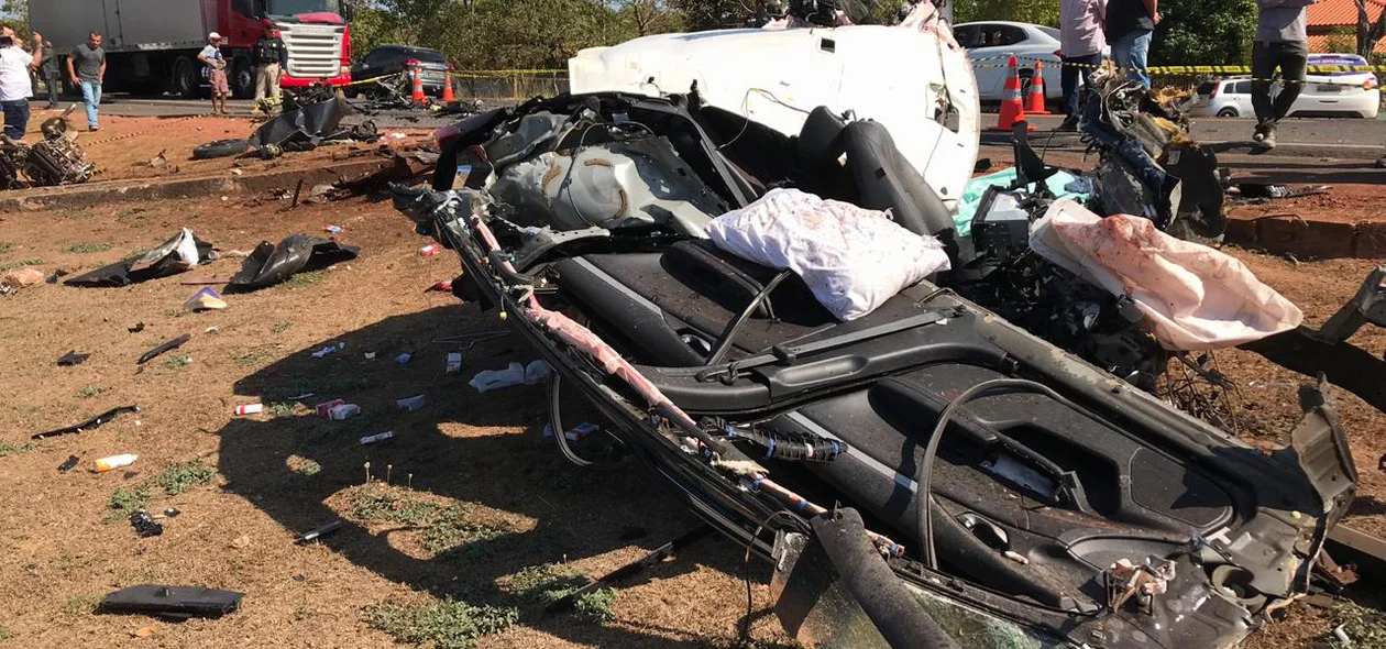 Veículo do médico ficou completamente destruído