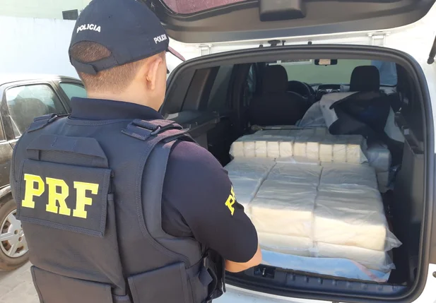 Carga de 200 kg de queijo apreendido pela PRF