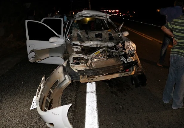 Veículo Classic ficou destruído após a colisão