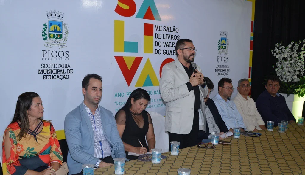 Padre Walmir abre programação do SaliVag