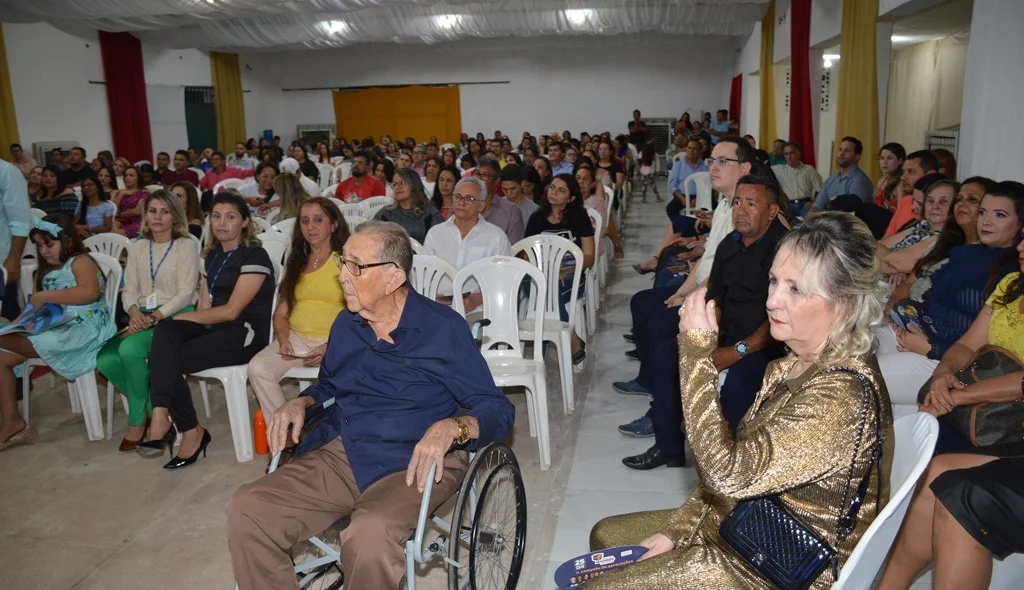 Público acompanha abertura do SaliVag