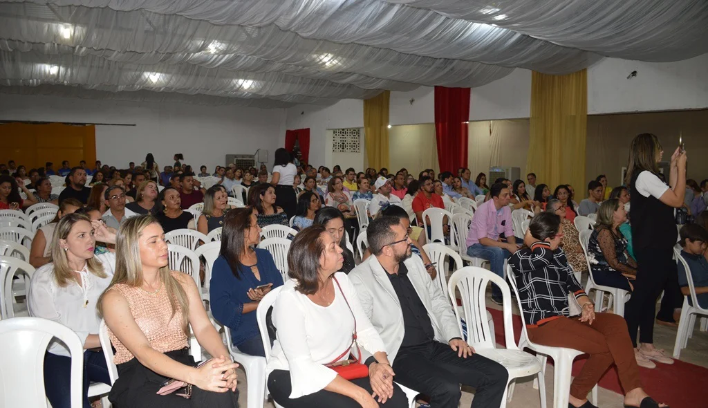 Público participa da solenidade de abertura do SaliVag