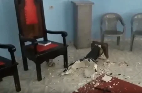 Um dos materiais destruídos.