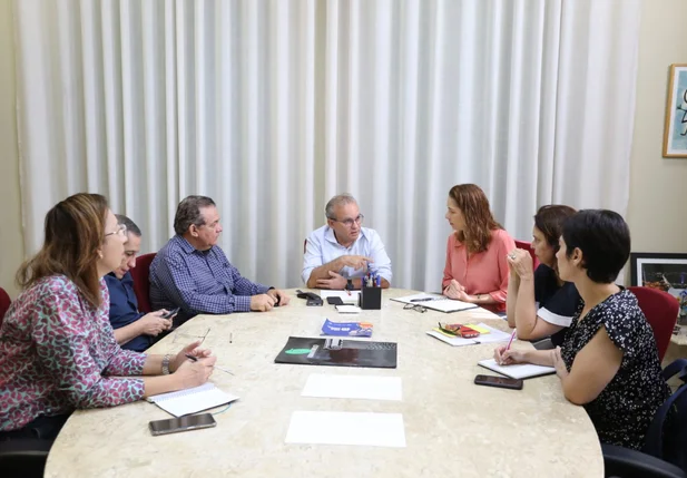 Firmino discute início de novas obras do Lagoas do Norte com especialistas do Banco Mundial