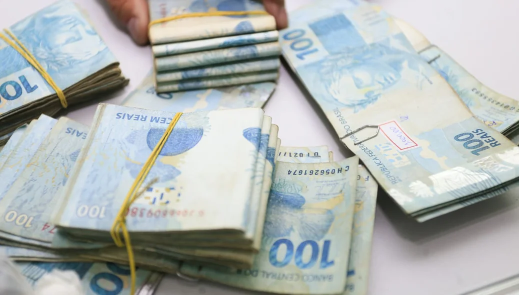 Os suspeitos roubaram R$ 300 mil de empresária