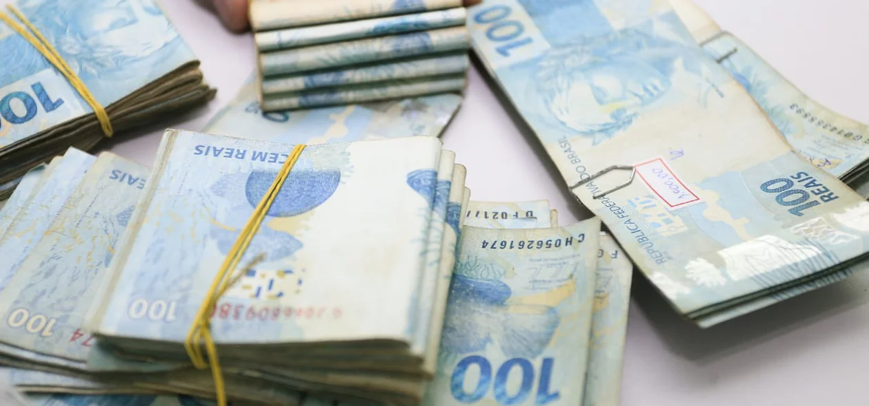 Os suspeitos roubaram R$ 300 mil de empresária