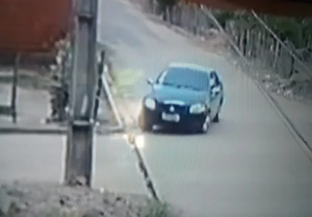 Veículo supostamente utilizado por suspeitos