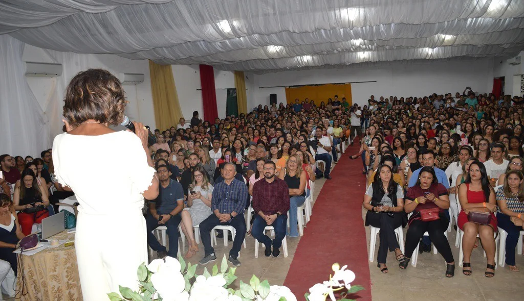 Glória Maria desperta atenção do público