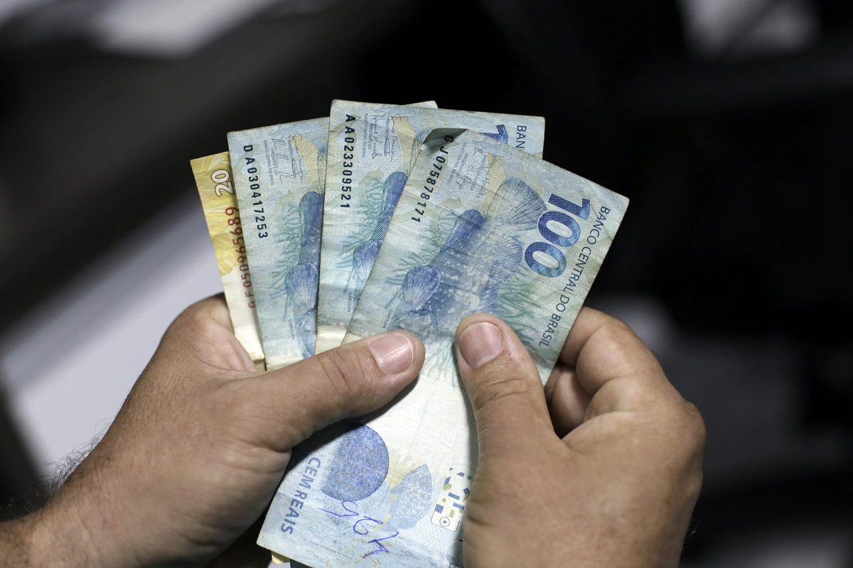 Notas de cem reais 