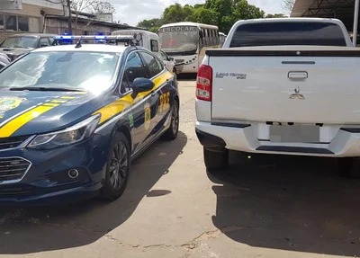 PRF apreende carro e prende condutor que estava com dumentação falsa em Teresina