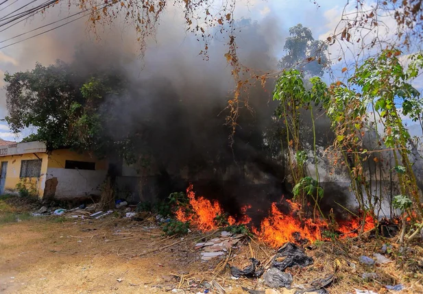 Incêndio no bairro Ilhotas 