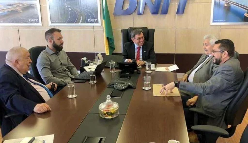 Padre Walmir em audiência com diretor geral do Dnit
