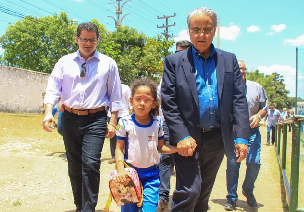 Presidente da CNI Robson Braga visita escola do Sesi em Teresina