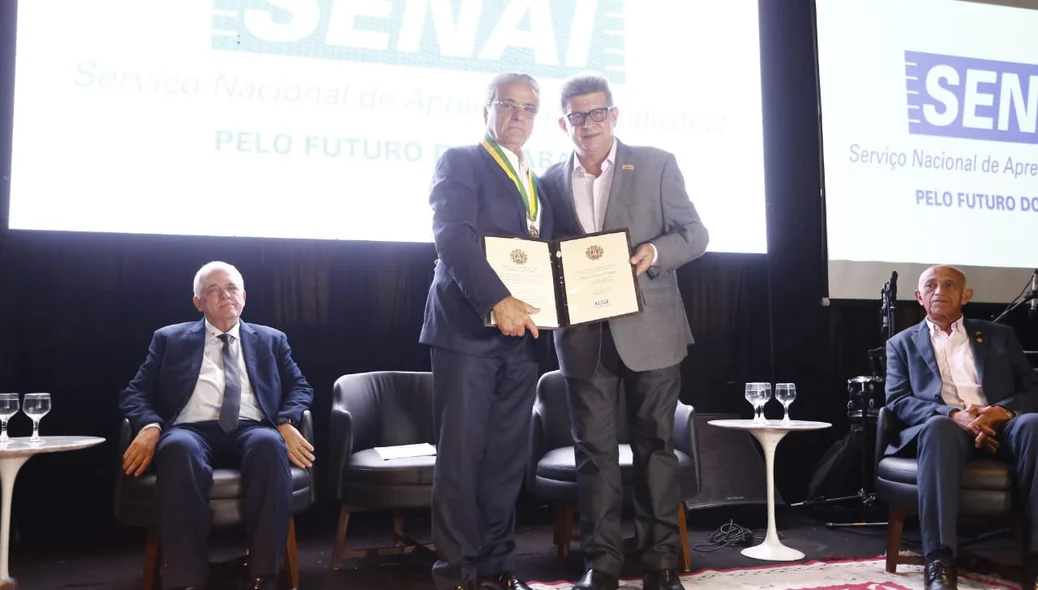 Robson Braga recebe homenagem em Teresina
