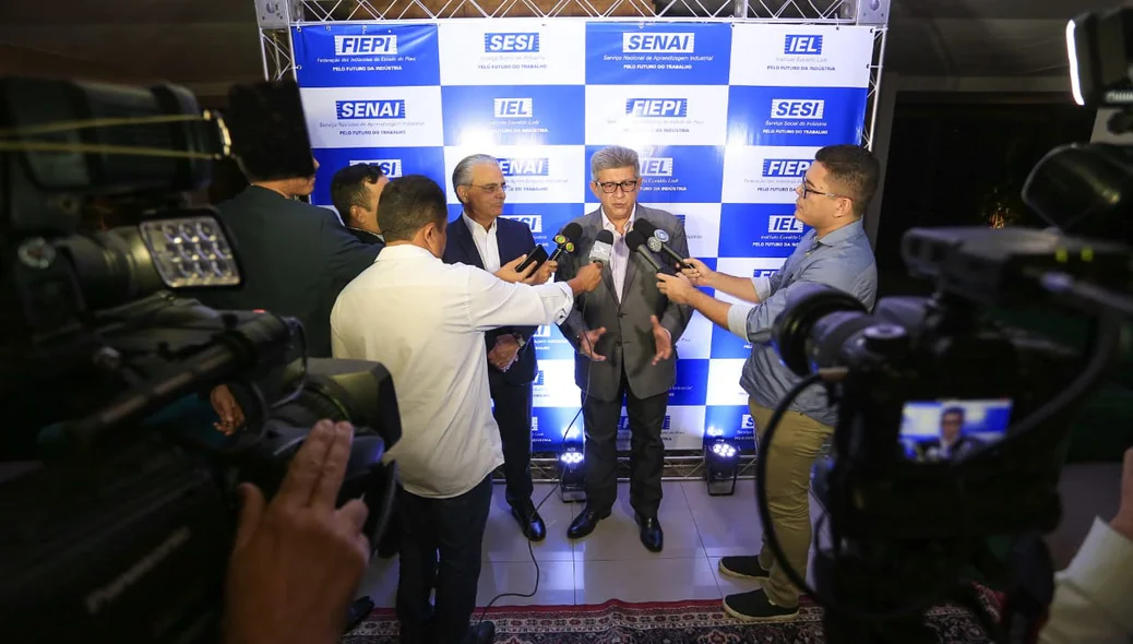 Zé Filho em coletiva no Bliss Favorito Bufett